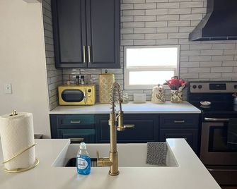 Cheerful 3-bedroom minutes from downtown and OCC - קולרדו ספרינגס - מטבח