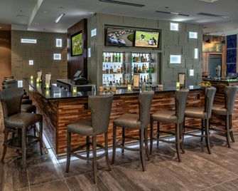 Courtyard by Marriott Dulles Airport Herndon - Herndon - Bar