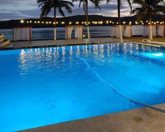 Namanday Island Resort - Bacacay - Piscina