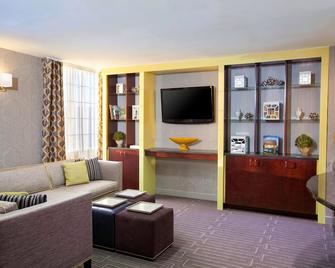 Sheraton Pittsburgh Airport Hotel - Coraopolis - Living room