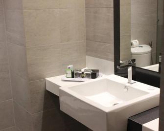 Hotel Maluri - Kuala Lumpur - Bathroom
