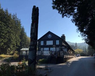 Shore 2 Please (Oceanview with Amazing Views) - Port Renfrew - Edificio