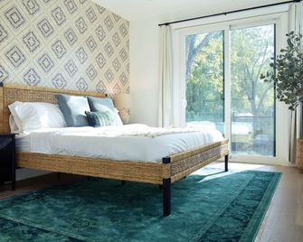 Austin Abode | Heated Pool | Sleeps 12 | Rainey St - Austin - Habitación