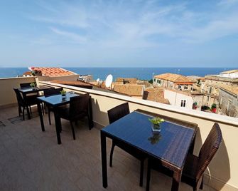 Lorylu - Tropea - Parveke