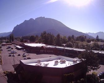 Moon River Suites 2 - On River, Private Hot Tub, Downtown By North Bend Escapes - North Bend - Vista del exterior