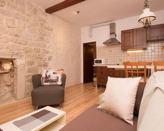 Apartments Sunny Town - קורצ'ולה - סלון