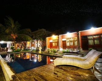 Wahyu Dana Hotel - Banjar - Zwembad