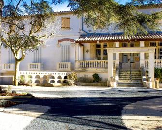 Hotel Restaurant Le Colombier - Remoulins - Будівля