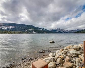 Donner Lake Retreat - Truckee - Beach