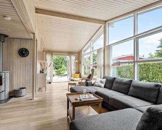 Lovely home in Haderslev with WiFi - Haderslev - Huiskamer