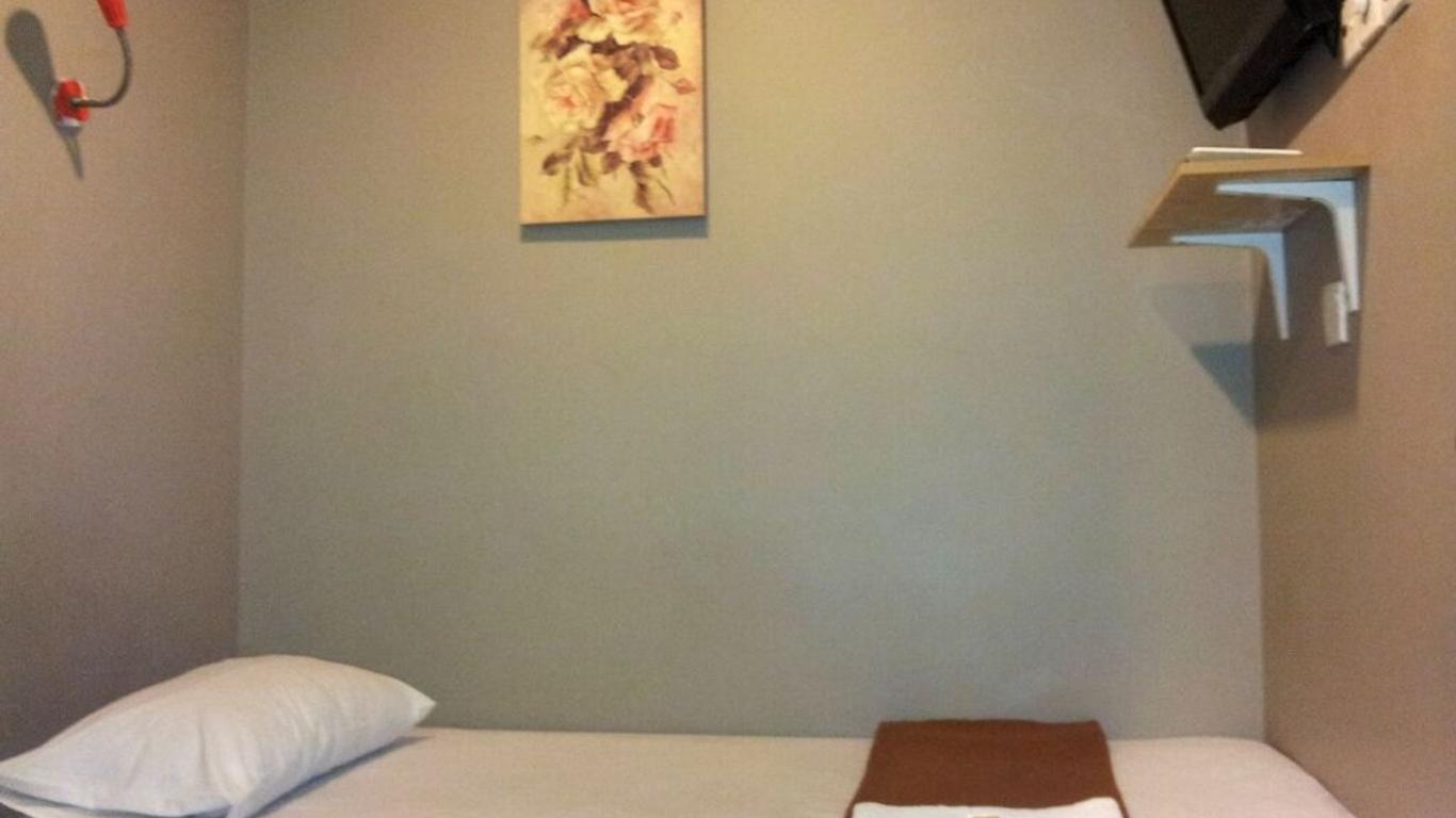 OYO 43927 Sassana Hotel