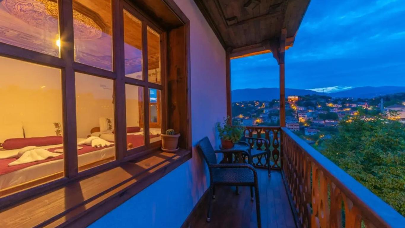 جونز كوناك أوتل