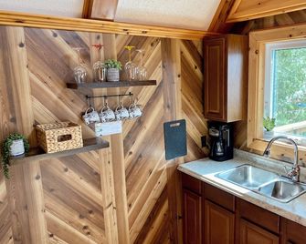 The Aframe Beach front cottage rental on Manitoulin Island - Little Current - Kitchen