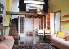 Historic apartment in the heart of ancient Verona - Verona - Sala de estar
