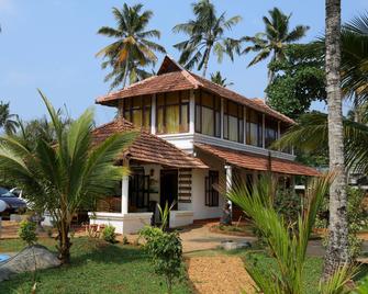 Pozhiyoram Beach Resort - Alappuzha - Edificio