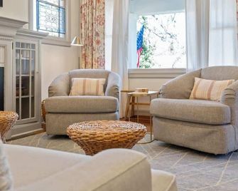 Your Weekend Starts Here | Pour, Grill, Repeat - Spokane - Living room