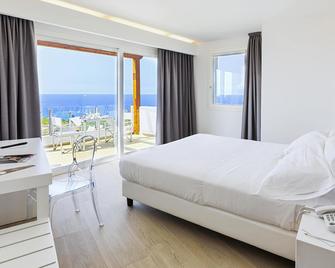 Infinity Resort Tropea - Parghelia - Schlafzimmer