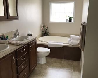 Welsh Mountain Retreat Near Amish Country - Fireplace - Keurig - Ev Charger - East Earl - Baño