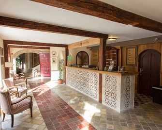 Revesz Hotel Restaurant And Rosa Spa - גיור - דלפק קבלה