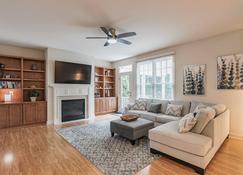 Beautiful & Relaxing Vacation Home with all amenities - Millsboro - Living room