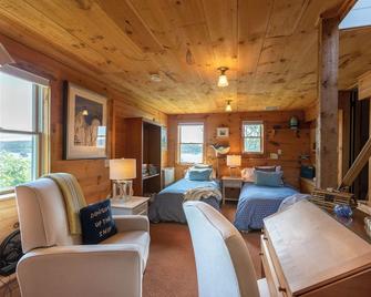 Raspberry Cottage: Above Port Clyde Village, Ocean Front Cottage, with Views of the Harbor - Port Clyde - Sala de estar