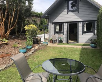 Luxury Cabin With Private Use Of Outdoor Hot-Tub And Views Of Strangford Lough - Newtownards - Patio