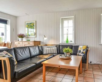 Two-Bedroom Holiday Home In Hvide Sande - Hvide Sande - Huiskamer