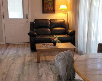 '5-Star Accommodation'-Pristine Sun City Golf Community - Sun City - Living room