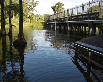 Relaxing River Vibes: Amazing home near the Rainbow River - Dunnellon - Outdoors view