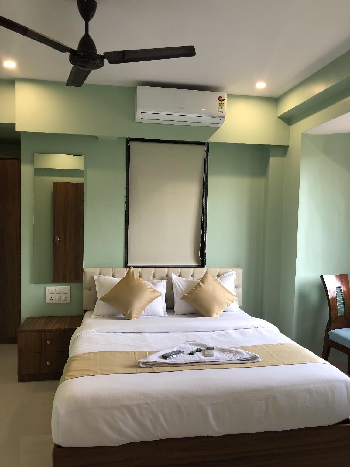 Everest Stays Rooms and Dormitory - Mumbai - Wohnzimmer