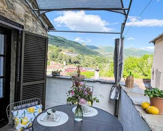 Beautiful villa for 2 people with WIFI, TV and terrace - Borgomaro - Balcón