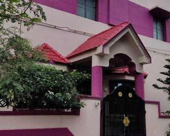 Home away from Home with a good residential neighborhood and nearby amenities... - Madurai - Outdoor view