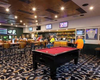 The Club Hotel - Gladstone - Bar