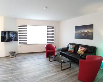 Exklusive Ferienwohnung Mit Terasse Und Garten In Einbeck, Zentrum! Neu!! - Einbeck - Wohnzimmer