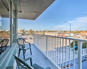 Oceanfront Daytona Beach Club Studio with Balcony! - Daytona Beach - Balcón
