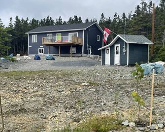 Private home in the woods with panoramic views off the deck - Dildo - Building