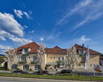Akzent Hotel Bayerwald-Residenz - Neukirchen bei Bogen - Gebäude