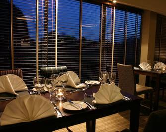 Eight Acres Hotel - Elgin - Restaurant