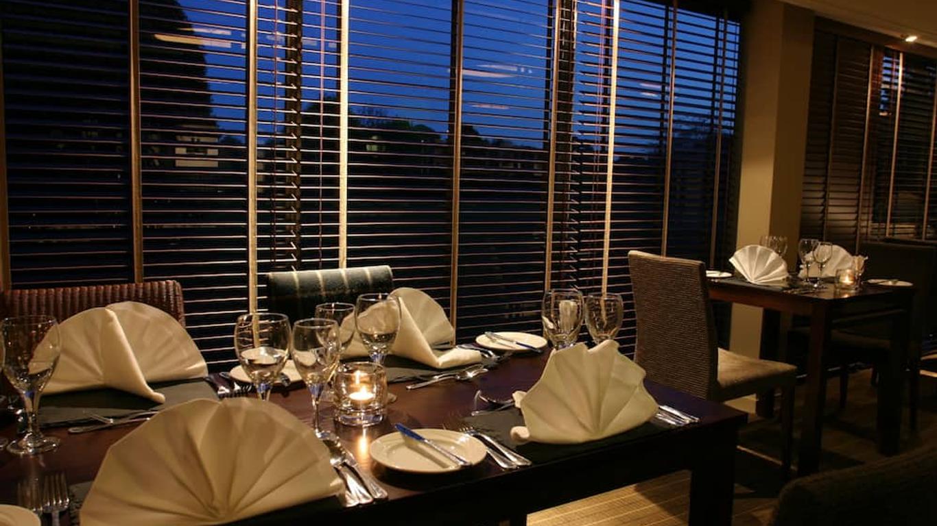 Eight Acres Hotel