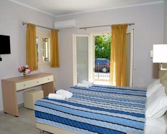 Santos Luxury Apartments - Dassia - Camera da letto