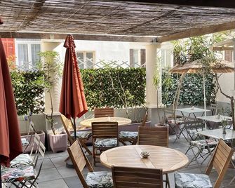 Hôtel Eden - La Baigneuse - Antibes - Patio