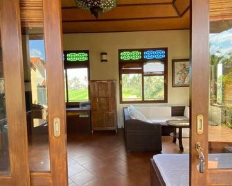 Dukuh Village Villas & Art - Tegalalang - Wohnzimmer