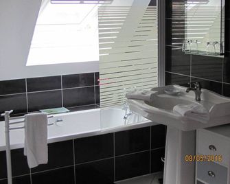 Les Belles de Mai guesthouse - Pontorson