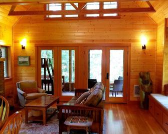 The \'Belknap Cabin\' - Blue River - Sala de estar