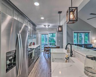 6 Mi to Lake Harmony: Quiet Getaway w/ Deck! - Lake Harmony