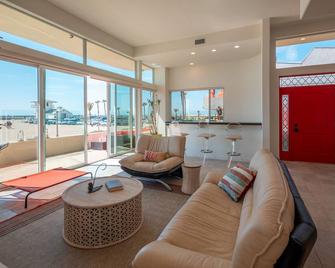 Time2Relax at this Beachfront House on Silverstrand! - Oxnard - Living room