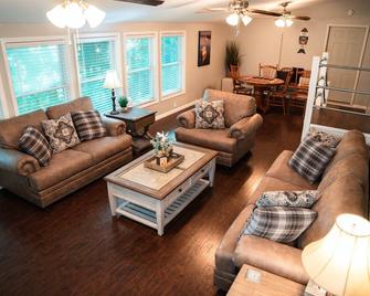 Sunset Cove - Beautiful waterfront - Relax & Unwind on the KY Lake - TN River - Camden - Living room