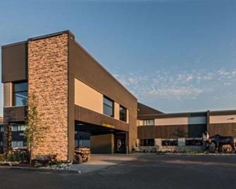 Quality Inn & Suites Matane - Matane - Building