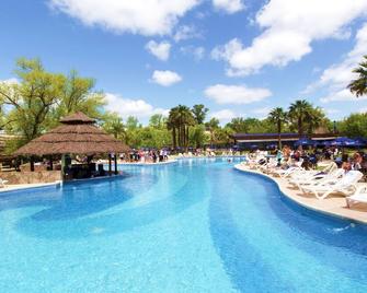 Howard Johnson by Wyndham San Pedro Resort & Marina - San Pedro - Piscina