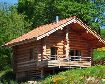 Gite Saint-Martin-La-Sauveté, 1 Bedroom, 3 Persons - Champoly - Edificio
